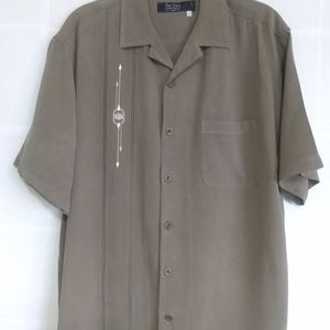 Nat Nast men's large short sleeve shirt. Luxury Or